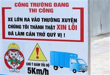 Biển báo công trường đang thi công